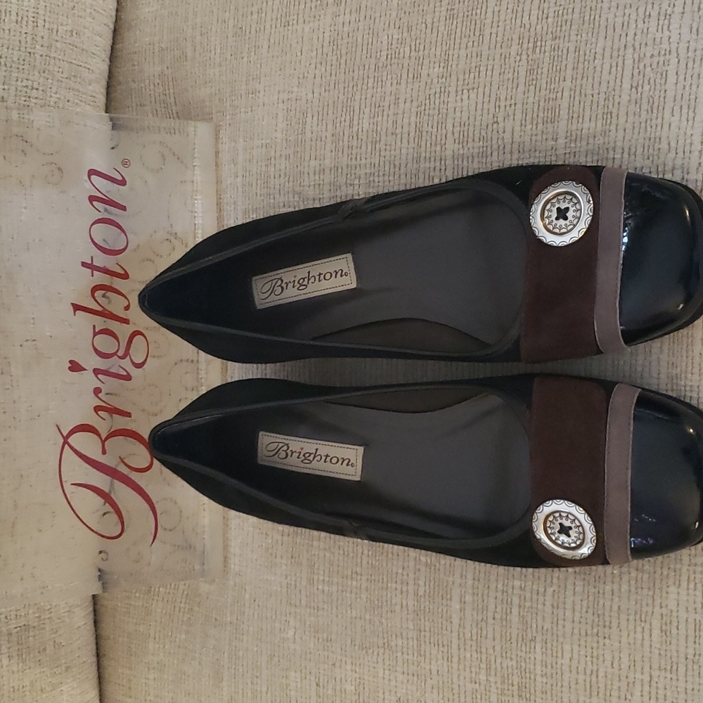 Brighton flats made in Brazil..Sz 7 M.. suede brown and black patent leather